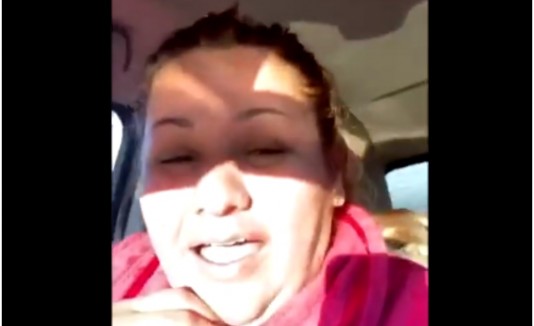 Mujer olvida a sus hijos