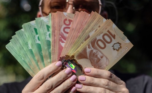 Dólares canadienses