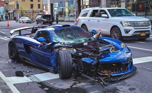 Porsche destrozado.