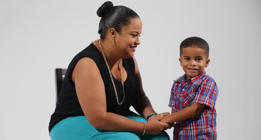 Madre de niño con impedimento