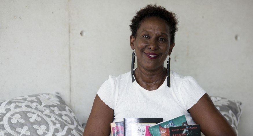 La escritora también es conocida por sus libros: “Nuestra señora de la noche”, “Cualquier miércoles soy tuya”, “Pez de vidrio”, “Fe en disfraz”, “La amante de Gardel” y “Jadeante y sudorosa”.