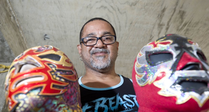 Joe Cruz, diseñador de ropa para luchadores