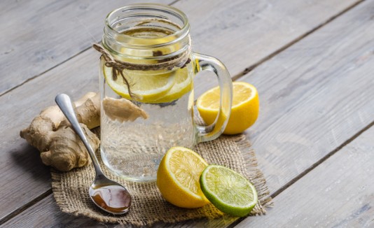 propiedades de tomar agua con limon y jengibre